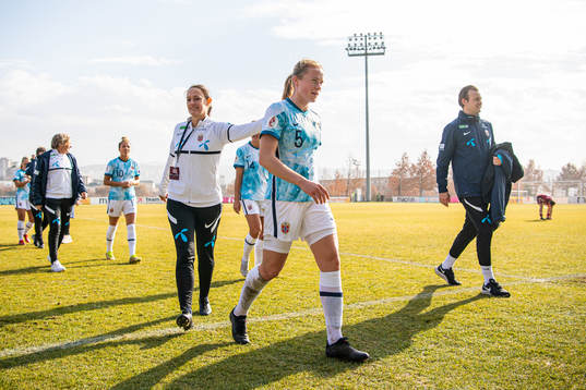 Margareta Endresen, physio, and Julie Blakstad of Norway