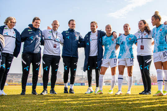 Gunnvor Halmøy, physio, Lena Tyriberget, assistant coach,