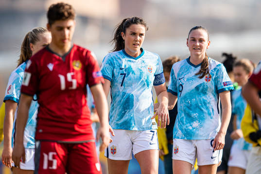Ingrid Syrstad Engen and Vilde Hasund of Norway