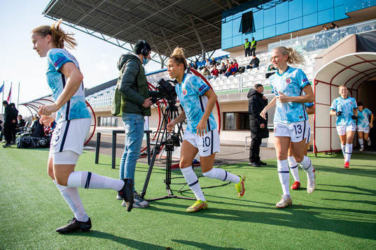 Julie Blakstad, Celin Bizet Ildhusøy and Guro Bergsvand of