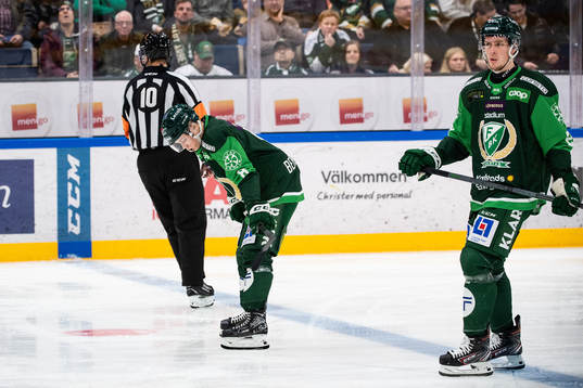 Färjestads Anton Berglund och Martin Johnsen deppar