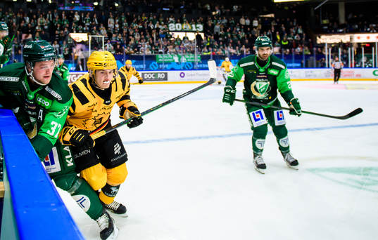 Färjestads Adam Ginning och Skellefteås Simon Robertsson
