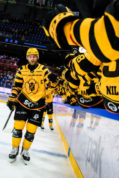 Skellefteås Oscar Möller jublar