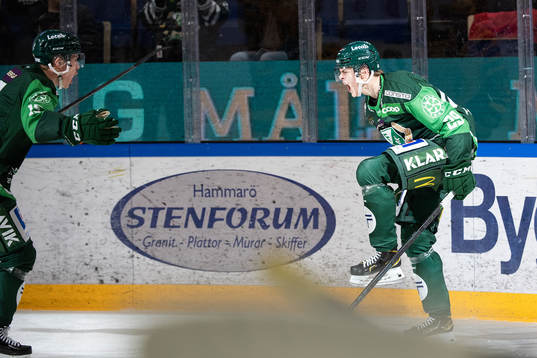 Färjestads Lucas Forsell jublar