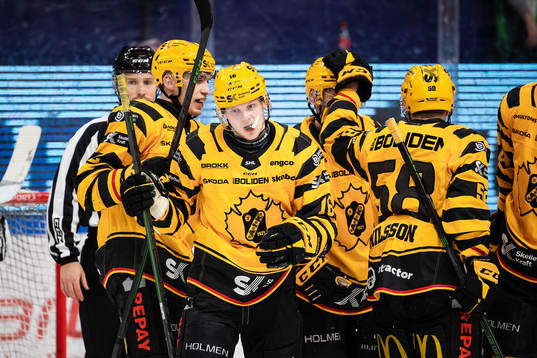 Skellefteås Linus Lindström jublar