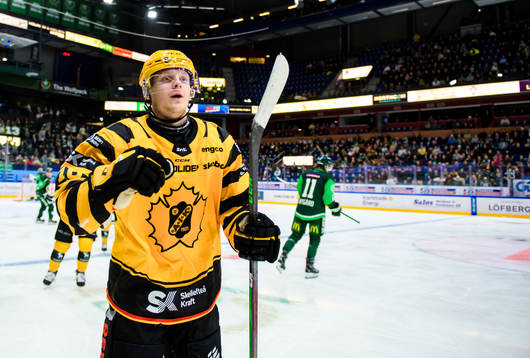 Skellefteås Linus Lindström jublar