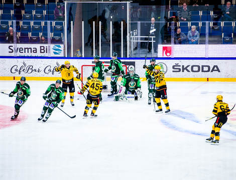 Skellefteås Linus Karlsson och Oscar Möller jublar