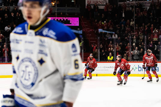Örebros Robin Kovacs och Nick Ebert jublar