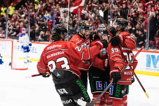 Örebros Joel Mustonen jublar