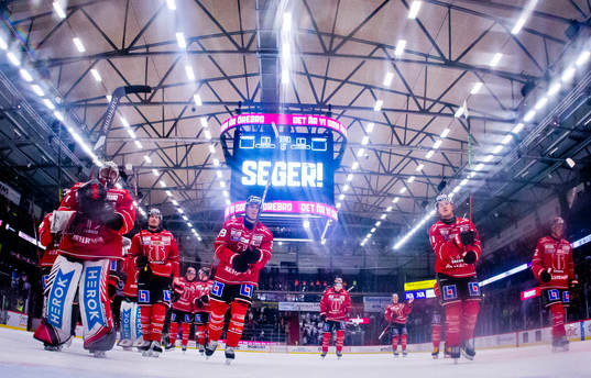 Örebros målvakt Jhonas Enroth jublar