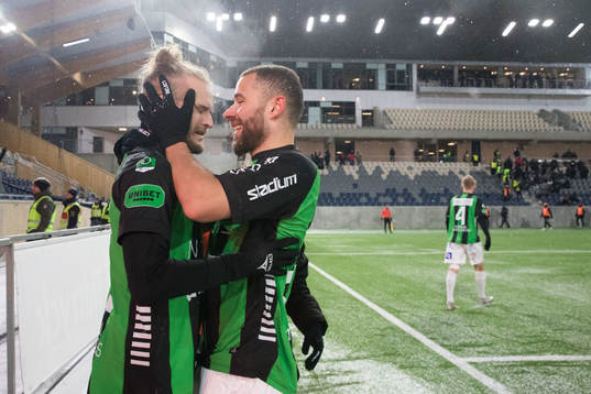 GAIS Jonas Lindberg och Malkolm Moenza jublar
