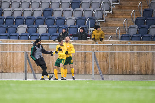 Dalkurds Bakhtiar Rahmani och Alex Simovski jublar