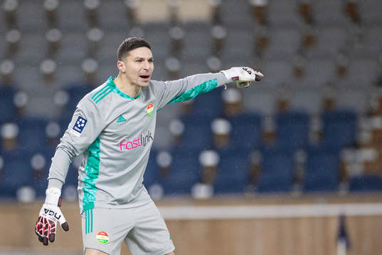 Dalkurds målvakt Jonathan Viscosi reagerar