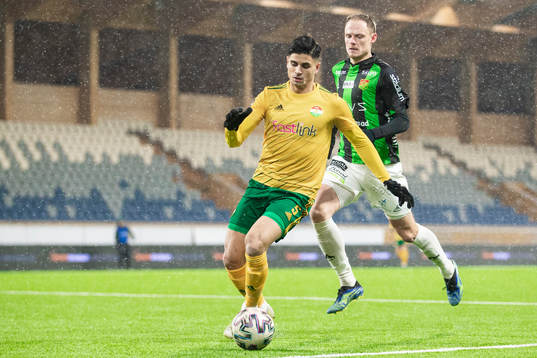 Dalkurds Dillan Ismail och GAIS Simon Alexandersson dunder