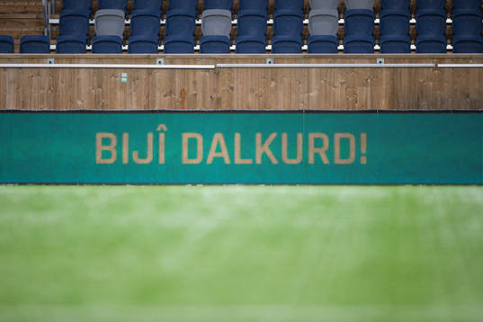 Texten Biji Dalkurd syns på reklamskylt