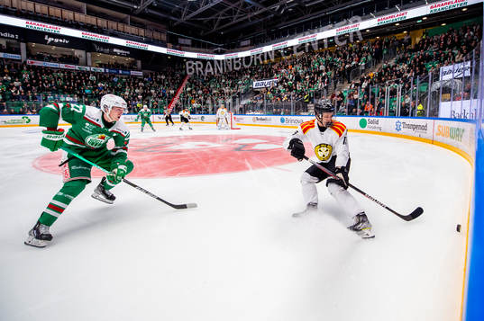 Rögles Linus Sjödin  och Brynäs Theo Lindstein