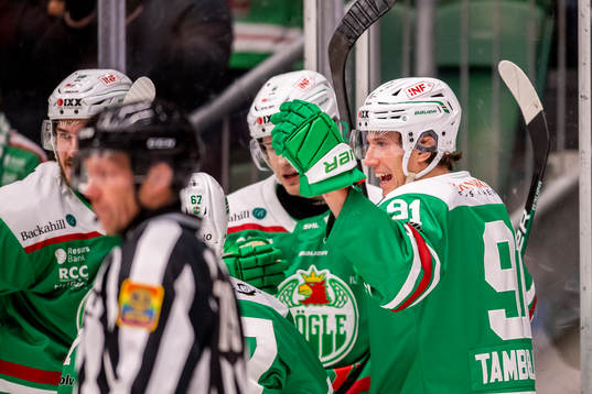 Rögles Adam Tambellini jublar
