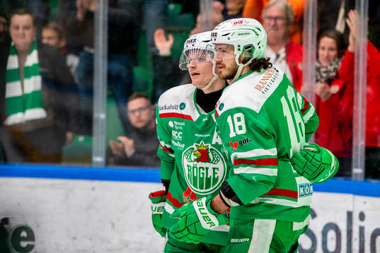 Rögles Anton Bengtsson och Dennis Everberg jublar