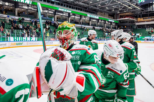 Rögles målvakt Christoffer Rifalk jublar