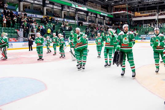 Rögles Eric Gelinas och Dennis Everberg  jublar