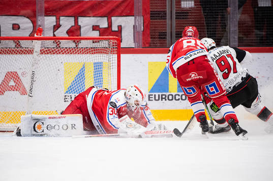 Timrås målvakt Jacob Johansson och Malmö Redhawks Magnus