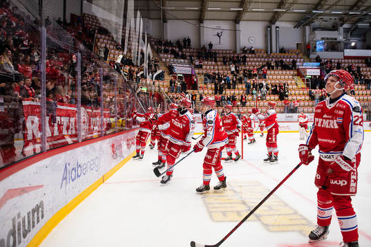 Timrås spelare jublar