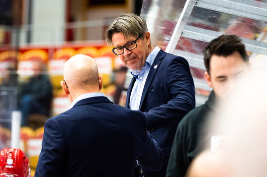 Timrås tränare Anders Karlsson jublar