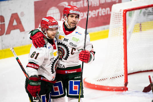 Frölundas Ryan Lasch och Joel Lundqvist jublar