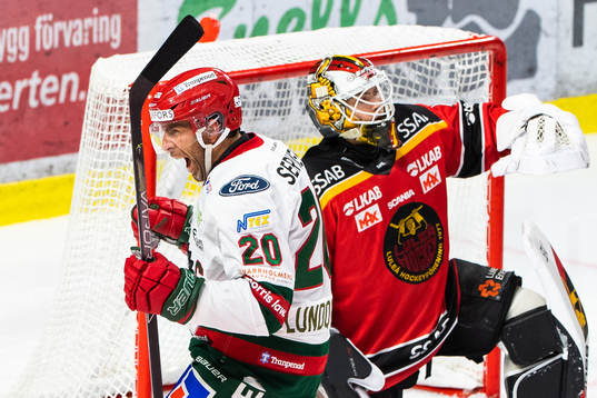Frölundas Joel Lundqvist jublar och Luleås målvakt