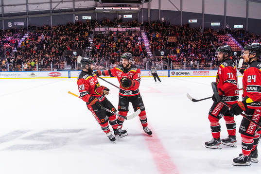Luleås Jack Connolly och Konstantin Komarek jublar