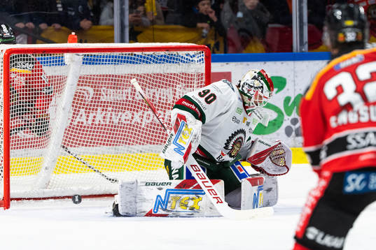 Frölundas målvakt Matthew Tomkins släpper in 2-1
