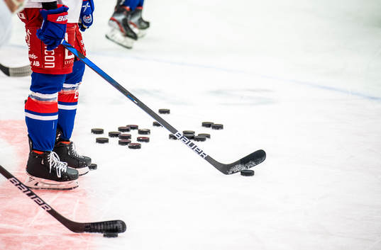 Klubbor och puckar