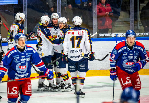 Djurgårdens Filip Cederqvist jublar med lagkamrater