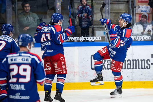 Oskarshamns Cameron Brace jublar