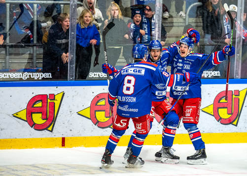 Oskarshamns Kim Rosdahl jublar med Fredrik Olofsson och