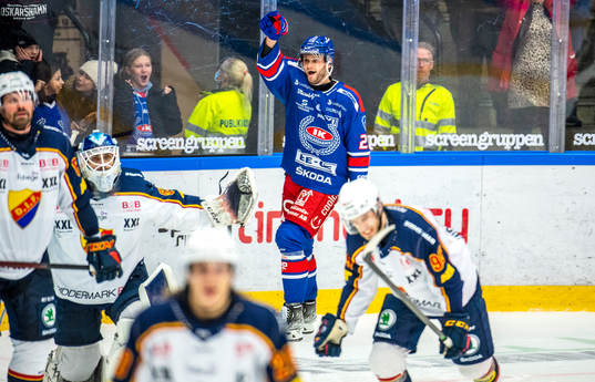 Oskarshamns Kim Rosdahl jublar