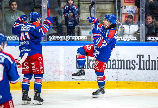 Oskarshamns Cameron Brace jublar med Johan Johnsson