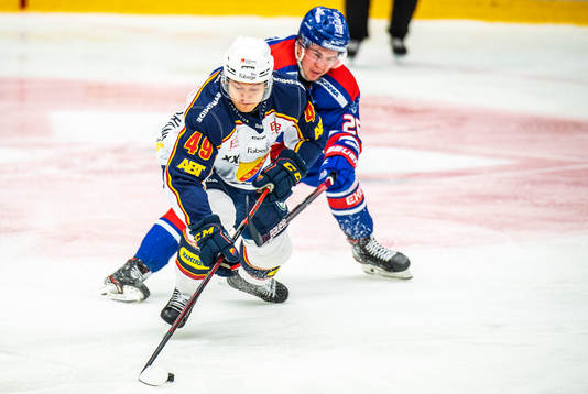 Djurgårdens Rhett Rakhshani och Oskarshamns Lukas Pilö
