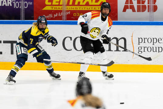 s Thea Johansson och Brynäs Mina Waxin
