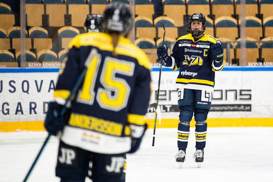 s Hanna Olsson jublar