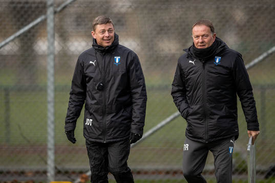 Tränare Jon Dahl Tomasson och assisterande tränare Remy