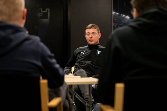 Tränare Jon Dahl Tomasson