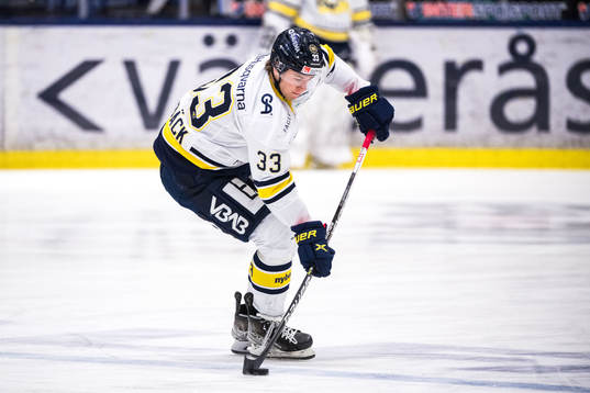 s Måns Lindbäck innan ishockeymatchen i Hockeyallsvenskan