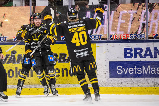 Västerås Anton Svensson och Isak Skedung jublar