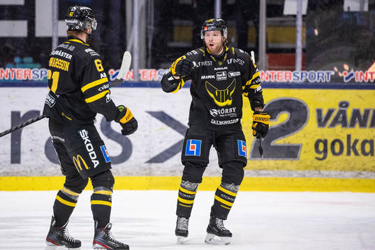 Västerås Daniel Gunnarsson och Lukas Zetterberg jublar
