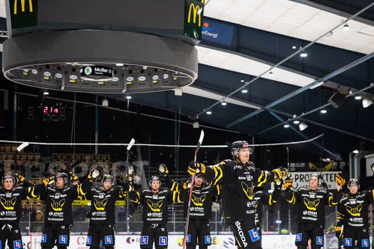 Västerås Lukas Zetterberg och Västerås jublar