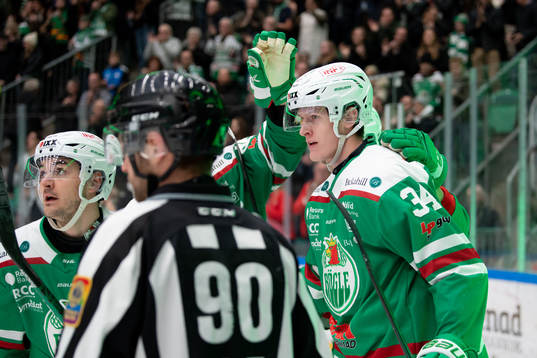 Rögles Adam Edström jublar