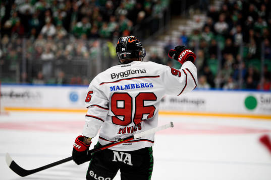 Örebros Robin Kovacs jublar
