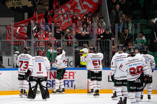 Örebros spelare jublar