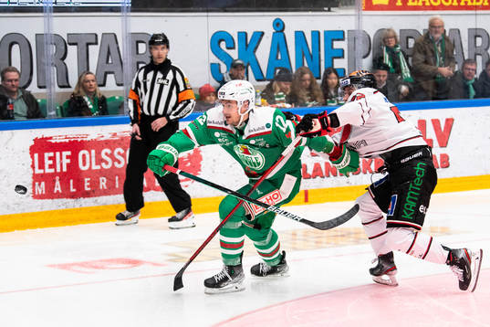 Rögles Brady Ferguson och Örebros Filip Barklund